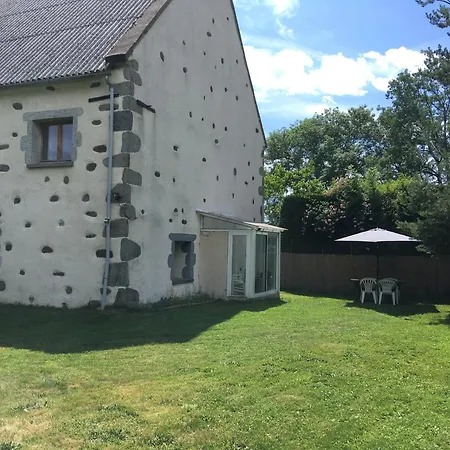 Rural - Grange Des Pres Blancs Chaine Des Puys Lodge *