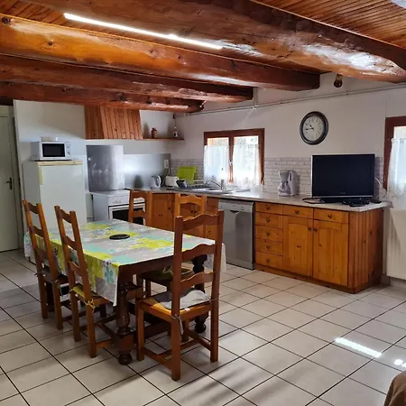 Lodge Rural - Grange Des Pres Blancs Chaine Des Puys *